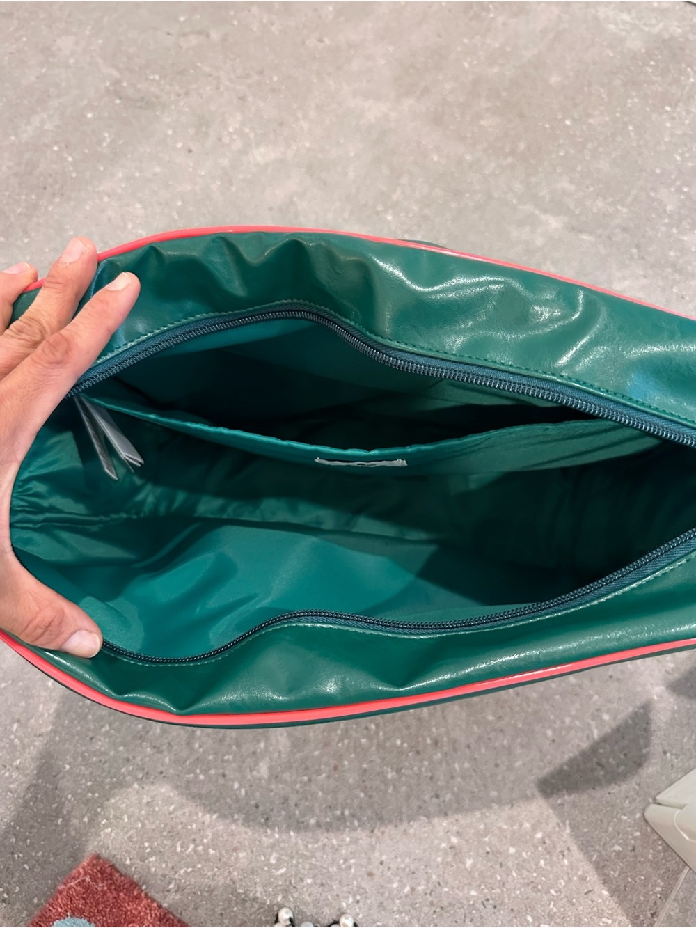 Adidas OG AIRLINER BAG - Picture 8 of 8